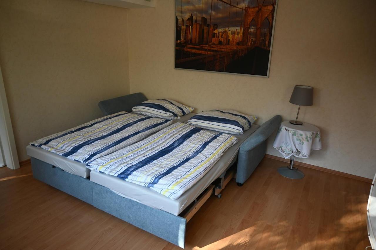 2 Zi-appartment Mit Gartennutzung Apartment *